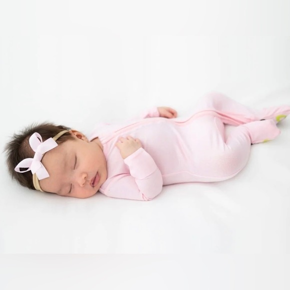 NWT Bellabu Bear Blush Pink Bamboo Zipper Converter Footie NB - Picture 5 of 5